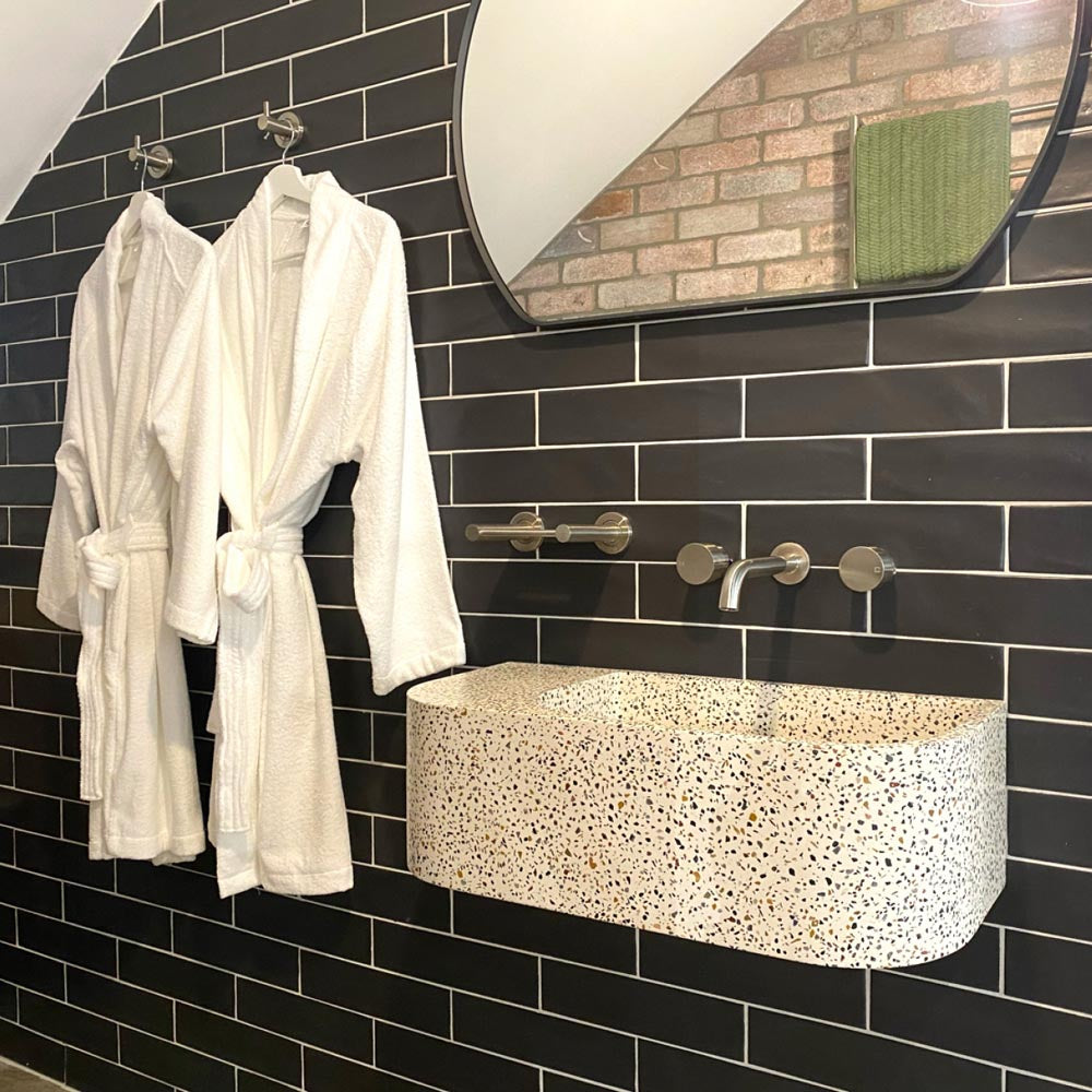 Blanca Right-Hand Concrete Wall Basin